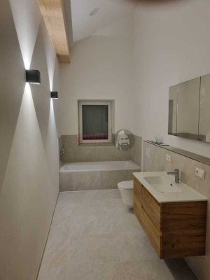 Dachgeschosswohnung Ideal für Paare oder Singles! Dachterrasse, Perfektes Homeoffice / Ruhige Lage