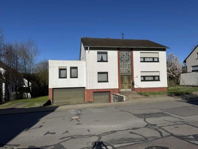 Geräumiges 9-Zimmer-Mehrfamilienhaus mit unverbaubarer Aussicht in Welschbillig