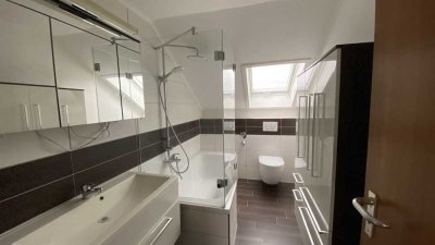 Freundliche und gepflegte 3-Zimmer-Dachgeschosswohnung in Barbing