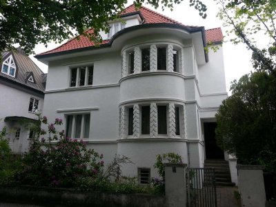 Zoo-Viertel: Charmante helle Dachgeschoss-Wohnung in Villa m. Garten