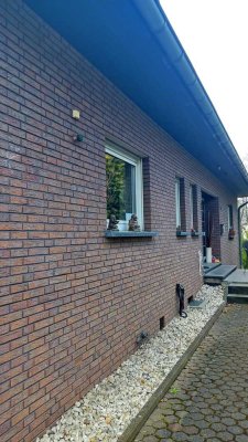 Ein- bis Zwei-Familienhaus mit großem Grundstück