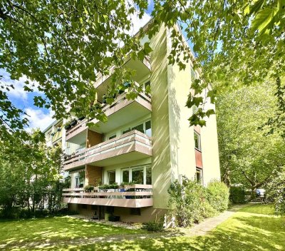 Lichtdurchflutete 2 Zimmer Wohnung mit Westbalkon, Einbauküche und Stellplatz