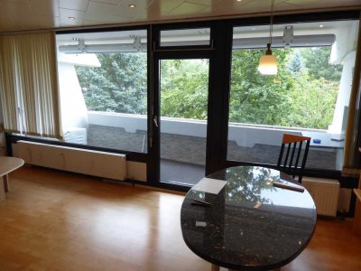 Gepflegte 2-Zimmer-Eigentumswohnung mit großem Balkon, Blick ins Grüne und Garagenbox