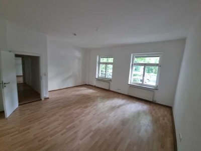 Großzügige, stilvolle Gründerzeitwohnung im EG mit 4 Zimmern, großer Diele in zentraler, grüner Lage