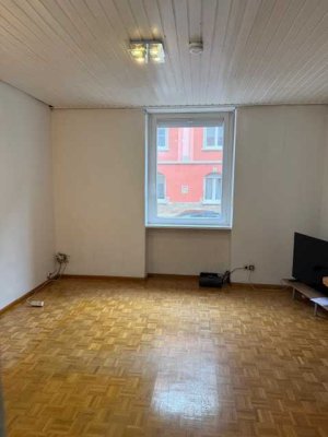 3-Zimmer-Altbauwohnung mit Balkon in Westausrichtung, im Karlsruher Stadtteil Mühlburg