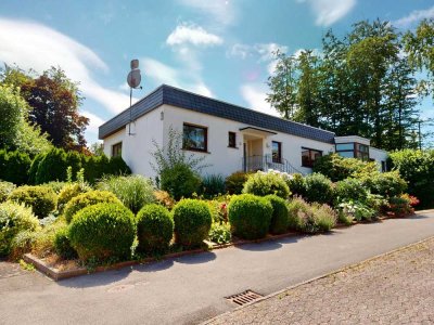 Einladender Bungalow mit Anbau – ideal für Familie, Büro und Gäste!