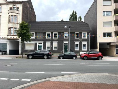 „Von BAIMEX“ Solide Investition – Dreifamilienhaus mit Garten & Außenflächen