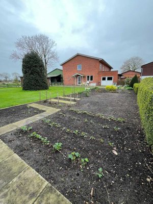 Wohnung im Doppelhausstil mit großzügigem Garten