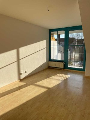 Frisch renovierte 4-Zimmer-Dachgeschosswohnung mit Balkon & TG-Stellplatz in Rosenheim-Happing