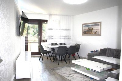 Ideal für die kleine Familie- mit Loggia und eigenem Parkplatz