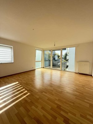 Lichtdurchflutete 2-ZKB mit Balkon in Bad Homburg zu vermieten!!