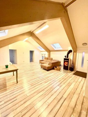 Vollständig renovierte Loft-Wohnung mit drei Zimmern sowie Terrasse und EBK in Cadolzburg