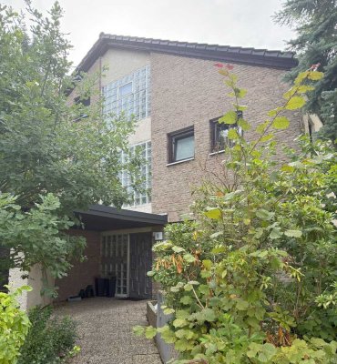 Tolle sanierte Eigentumswohnung mit geh. Innenausstattung und 11KW Wallbox in guter Wohnlage