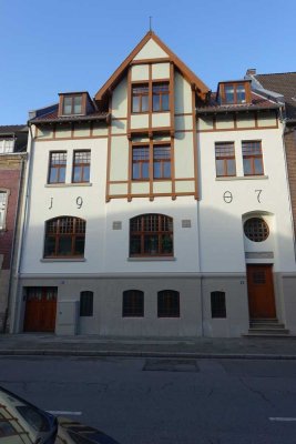 schöne 3 Zimmer Wohnung mit Balkon im Jugendstilhaus