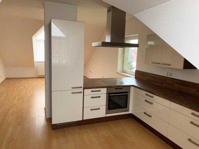 Attraktiv und ruhig wohnen in einer 3 Zimmer DG Whg. mit EBK in Augsburg, Hammerschmiede
