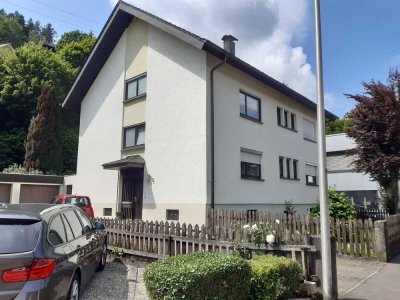 Mehrfamilienhaus (3 Wohnungen), Doppelgarage, 1.562 qm Grundstück