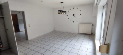 Helle Souterrain Wohnung in Leverkusen-Bürrig