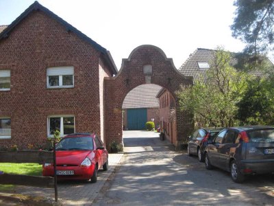 Wohnen wie im Urlaub mit sympathischen Nachbarn auf umgebauten Rittergut