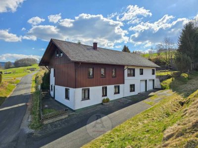 Leben am Feldrand: Einfamilienhaus mit Einliegerwohnung und Ausbaureserve