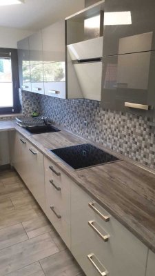 Charmante 3-Zimmer Whg, möbliert, Balkon in 71665 zu vermieten