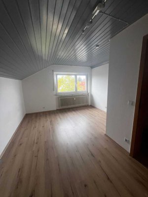 Weilheim/Teck- 2-Zimmer DG-Wohnung- 40qm- mit kleiner Küchenzeile