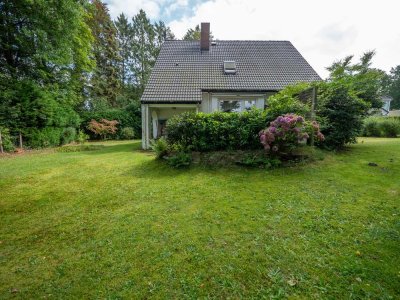 Ein Familienhaus mit viel Platz, das auf Ihre Ideen wartet - Auf einem 5.000 m² großen Grundstück