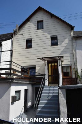 Kleines Reihenmittelhaus im Moseldorf Burgen