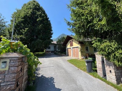 Wohnhaus mit Doppelgarage, Gartengrundstück und Keller