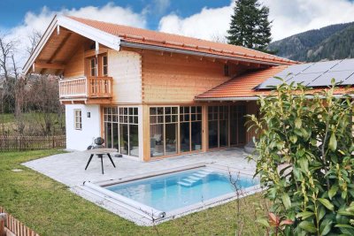 Alpenchalet mit Außenpool in bester Lage in Lenggries