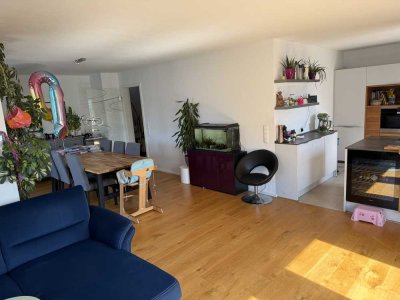 Stilvolle, neuwertige 5-Zimmer-Maisonette-Wohnung mit Balkon und EBK (günstige Finanzierung möglich)