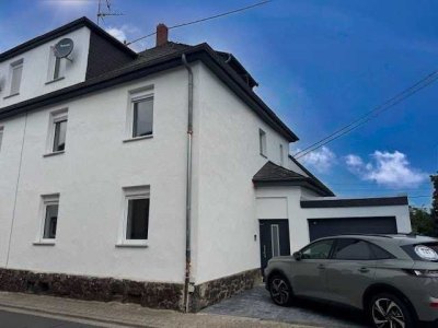 Kernsanierte Doppelhaushälfte mit Garage in familienfreundlicher Lage
