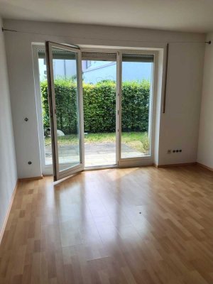 2-Zimmer Gartenwohnung mit Terrasse, TG-Stellplatzt in direkter S-Bahn-Nähe von PRIVAT