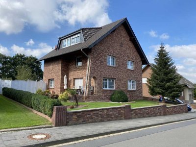 Gepflegtes Zweifamilienhaus in ruhiger Ortsrandlage von Zülpich