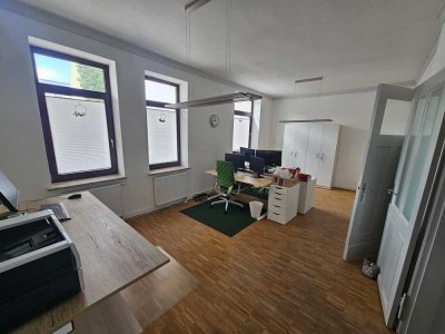 Sanierte 2-Zimmer-Wohnung mit Küche und Parkett