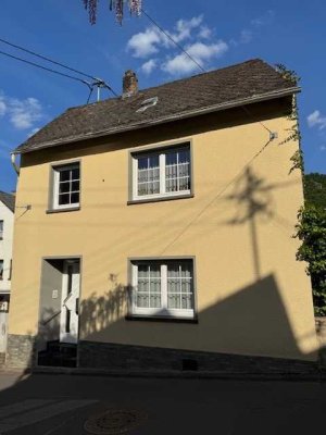 Gemütliches Einfamilienhaus mit Charme, Ausbaupotenzial und hochwertige Einbauküche