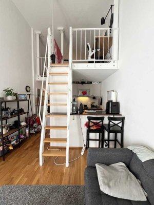 Bald beziehbar: Bezauberndes Galerie-Apartment mit Terrasse