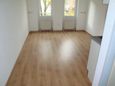 Unilage! 1-Zi.-Wohnung mit Einbauküche, neu renoviert, Wfl. ca. 20 m²
