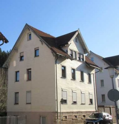 Wohnhaus mit 3 Wohnungen - zentrale Lage - wird bezugsfrei !