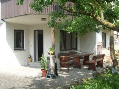 Geschmackvolle, modernisierte 2-Zimmer-Erdgeschosswohnung mit Balkon und EBK in Ammerbuch