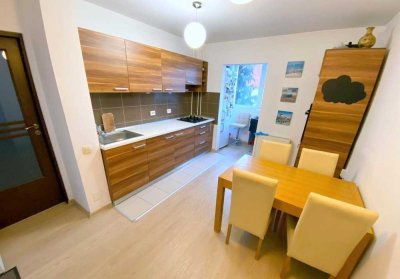 Geschmackvolle, vollständig renovierte 2-Zimmer-Wohnung mit Balkon und Einbauküche in Aldingen