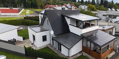 Großzügiges Einfamilienhaus mit 2 Wohneinheiten und Pool