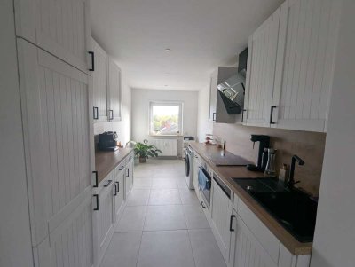 Sanierte Helle 3ZKB im 3.OG mit Stellplatz, Küche und Hobbyraum