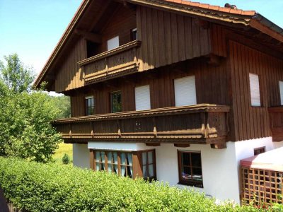 Preiswerte, gepflegte 5,5-Zimmer-Doppelhaushälfte mit geh. Innenausstattung und EBK