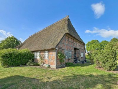 Leben unter historischen Balken im stilvollen Bauernhaus