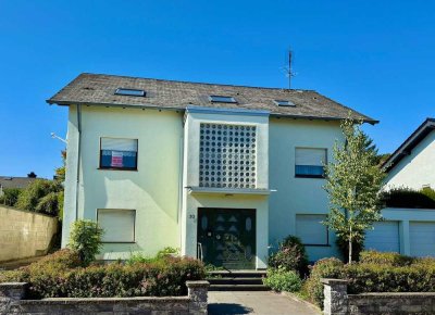 TOP LAGE, VIEL PLATZ, 2 GARAGEN, WINTERGARTEN UND PV-ANLAGE !!!