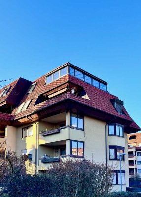 Rundumblick Inklusive! Tolle 5-Zimmer Dachgeschoss Wohnung mit 2 Stellplätzen in urbaner Wohnlage