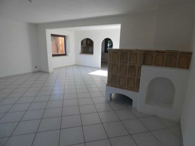 Großzügige 3,5-Zimmer - Wohnung mit eigenem Gartenanteil - ab sofort