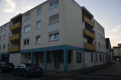Großzügige 3-Zimmer-Erdgeschosswohnung (ein Zimmer ohne Fenster, Ankleide) Neustadt/Wstr.