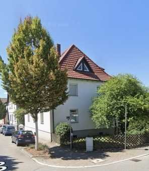 Sonnendurchflutete und kuschelige DG-Wohnung im Herzen von Böblingen ( 2 Personen)