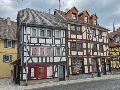 Zwei Fachwerkhäuser mitten in Schotten